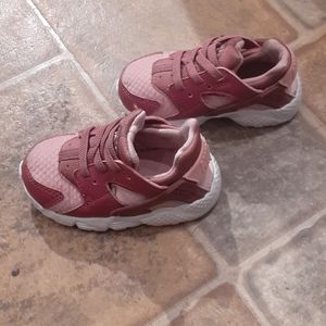 Nike toddler headaches size 5c